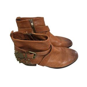 Vince Camuto Marcin Tan Pebbled Leather Studded Booties Western Heel Size 8B